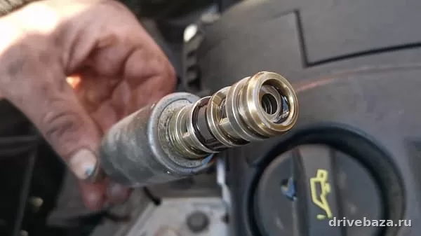 Ошибка P0011 на Toyota Camry и RAV4: фазы, клапан VVT-i или масло