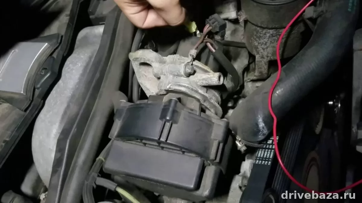 Ошибка P0300 / P030x на Mercedes C-Class: что означает, почему появляются пропуски зажигания и как искать причину