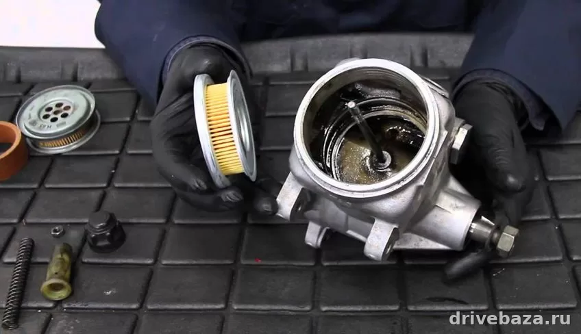 Почему туго крутится руль: проблемы с гидроусилителем, гул, утечка и воздух в системе