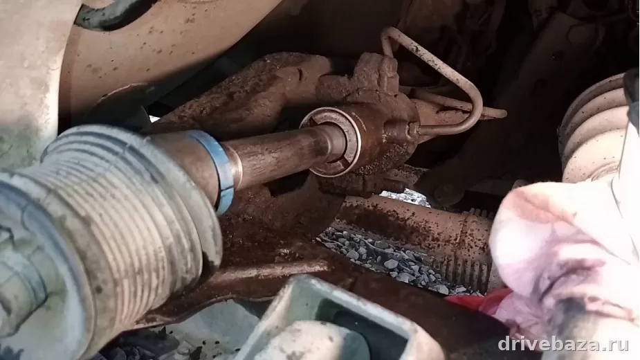 Почему хрустит ШРУС при повороте: причины, проверка и когда уже нельзя тянуть