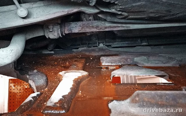 Почему уходит антифриз, а подтеков не видно: где искать скрытую утечку и когда уже нельзя тянуть