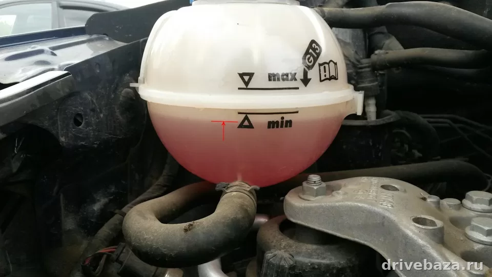 Почему выбрасывает антифриз из бачка: главные причины, что проверить сразу и когда нельзя ехать