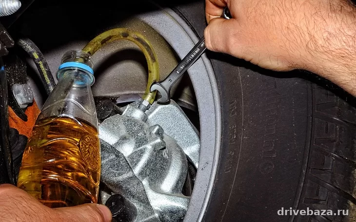 Как правильно прокачать тормоза одному: пошаговая инструкция без помощника