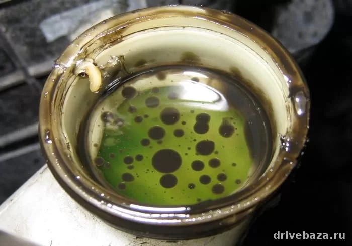 Масло в антифризе: причины, чем это опасно и что делать